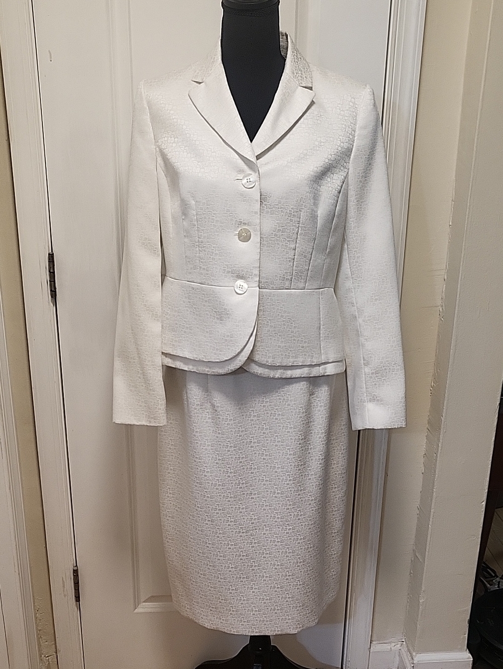 Kasper White Tailored Jacket and Skirt Suit
